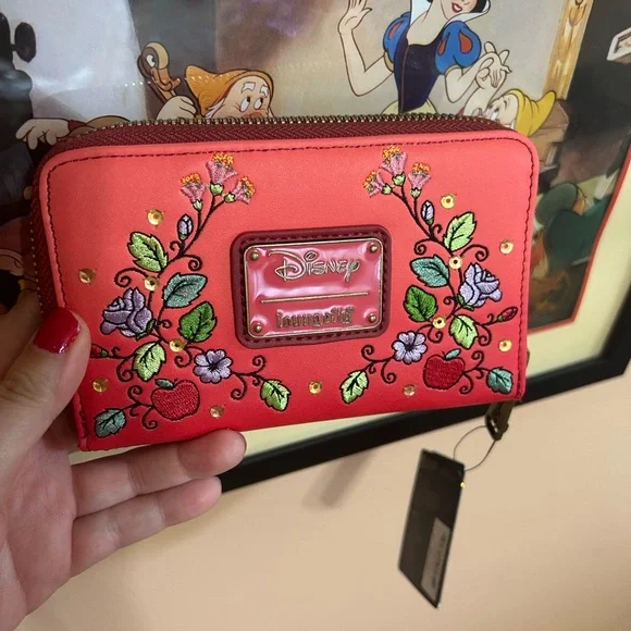 Disney Loungefly Wallet with Snow White and Seven Dwarfs - Picture 3 of 5